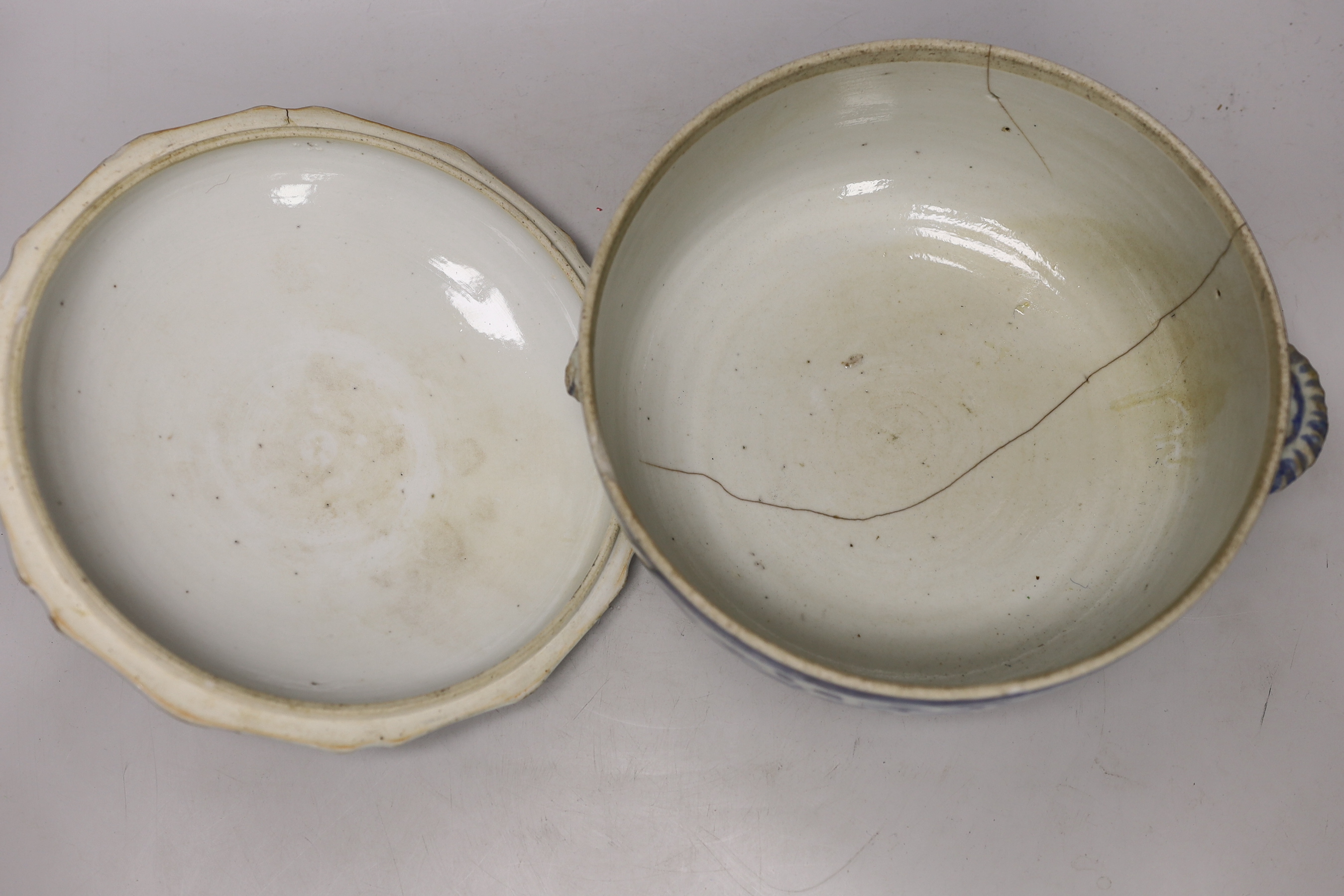 An 18th century Chinese blue and white bowl and cover, a/f, 19cm high